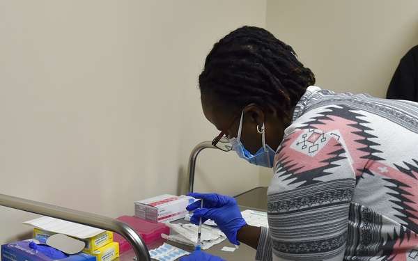 COVID-19 vaccine prepped at Washington, DC VA