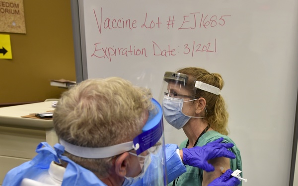 A medical worker at the Washington DC VA receives COVID-19 vaccine
