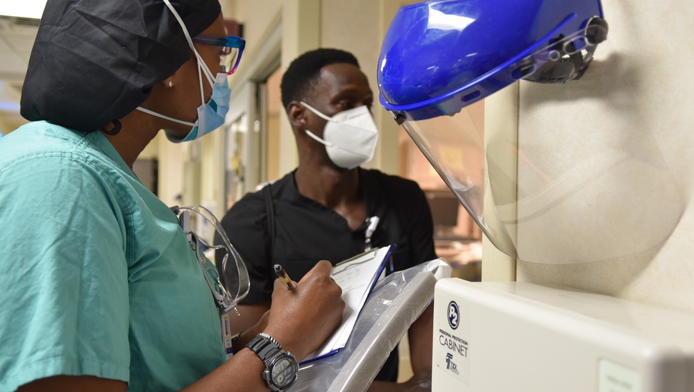 US Air Force nurse works along side civilian counterparts at Del Sol Medical Center in El Paso