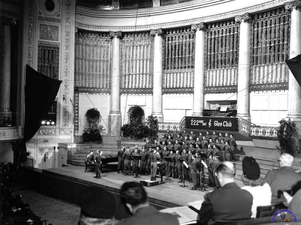 Rainbow Division Soldiers' 1945 Christmas Performance Brings Holiday Cheer in Vienna