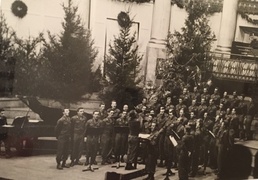 Rainbow Division Soldiers' 1945 Christmas Performance Brings Holiday Cheer in Vienna