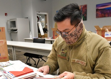 Greeting cards pour in to brighten Hill's holidays