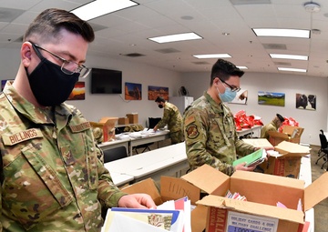 Greeting cards pour in to brighten Hill's holidays