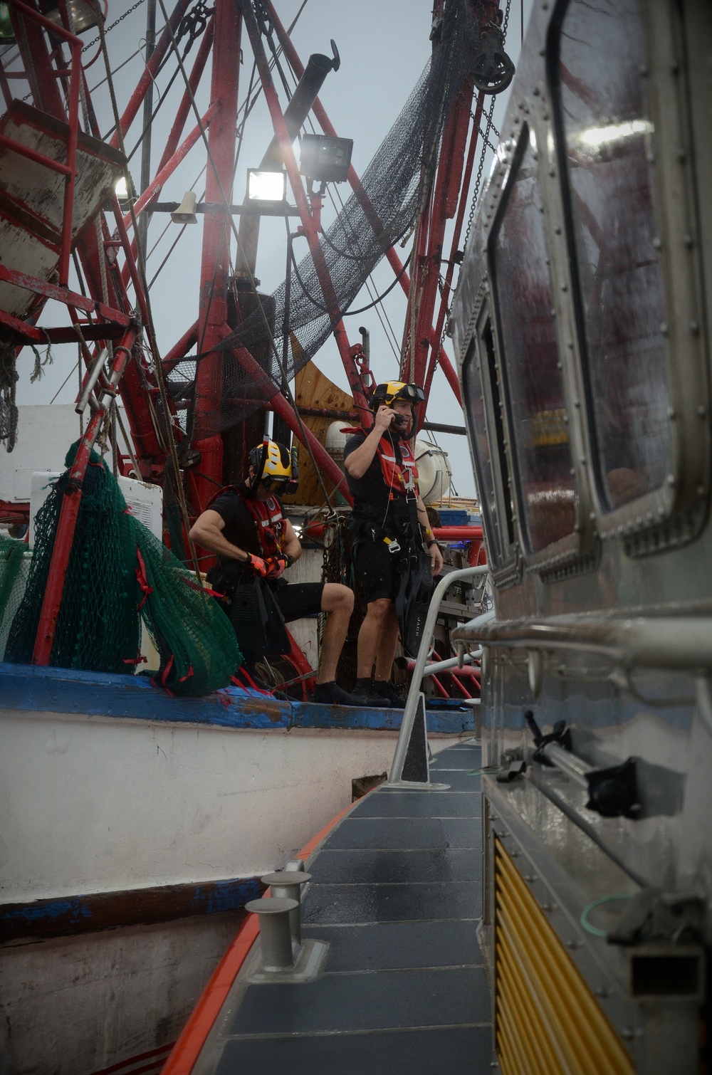 Coast Guard rescues 6 people from grounded vessels near Rollover Pass in Gilchrist, Texas