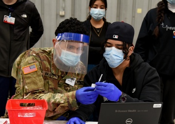 Arizona National Guard soldier administers COVID-19 vaccine