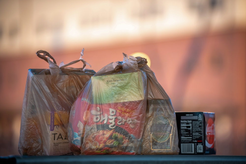 Commissary in Quarantine: Humphreys volunteers shop for quarantined Soldiers, families