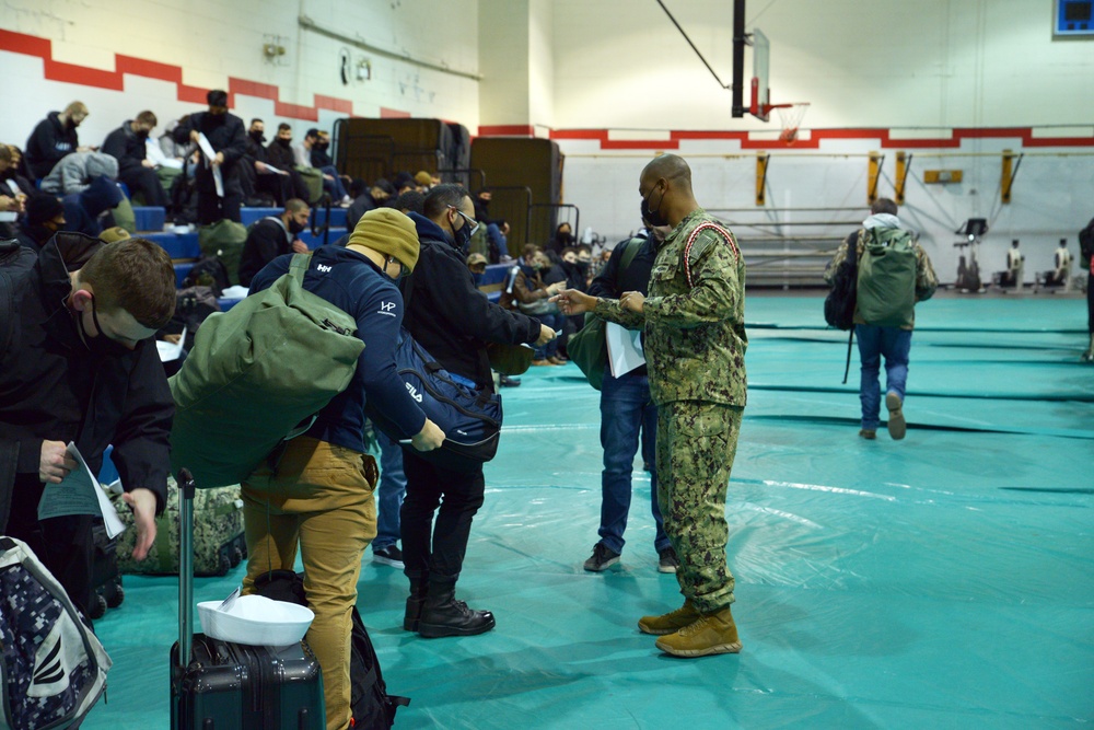 TSC Great Lakes Students and Staff Start Holiday Stand Down