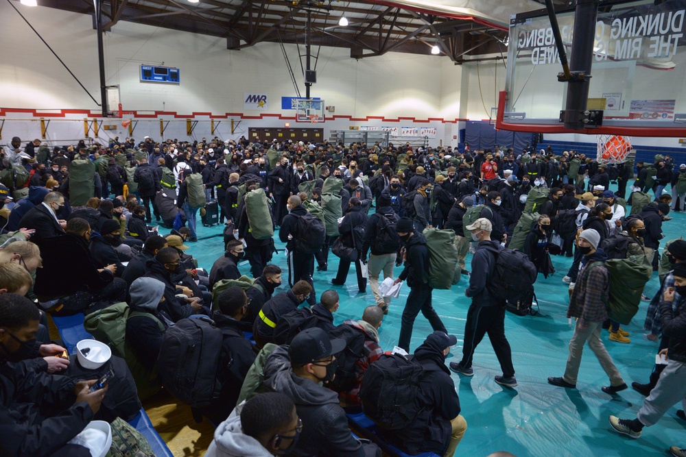 TSC Great Lakes Students and Staff Start Holiday Stand Down