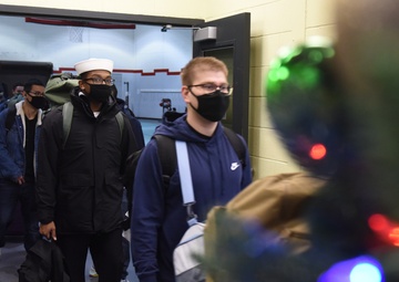 TSC Great Lakes Students and Staff Start Holiday Stand Down