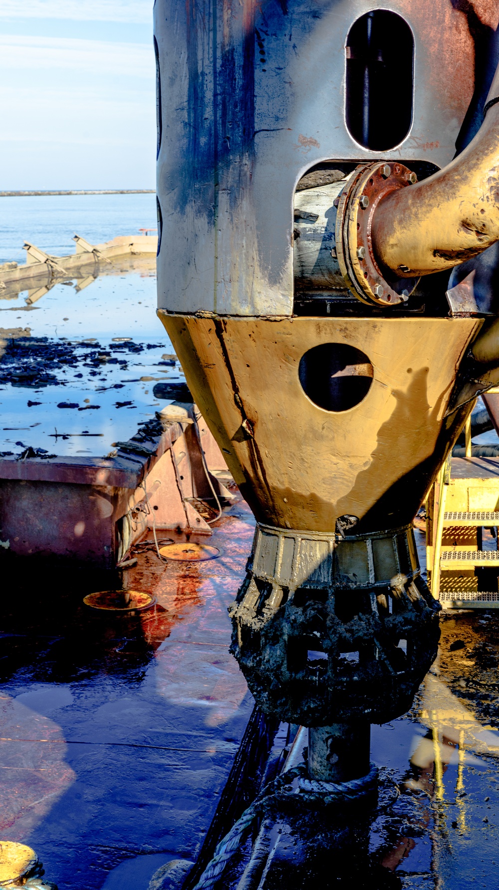 Cleveland Harbor dredging and pump-out