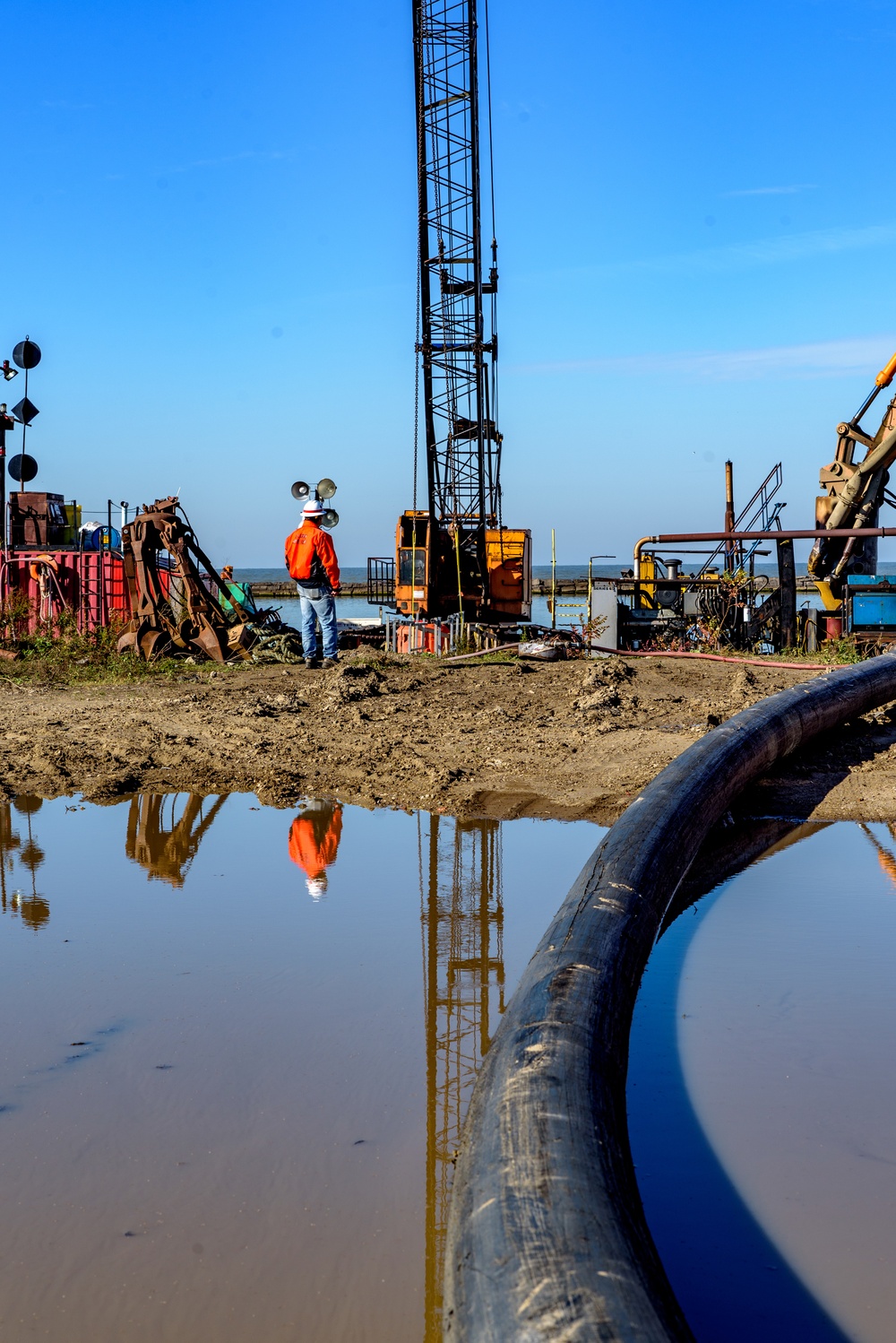 Cleveland Harbor dredging and pump-out
