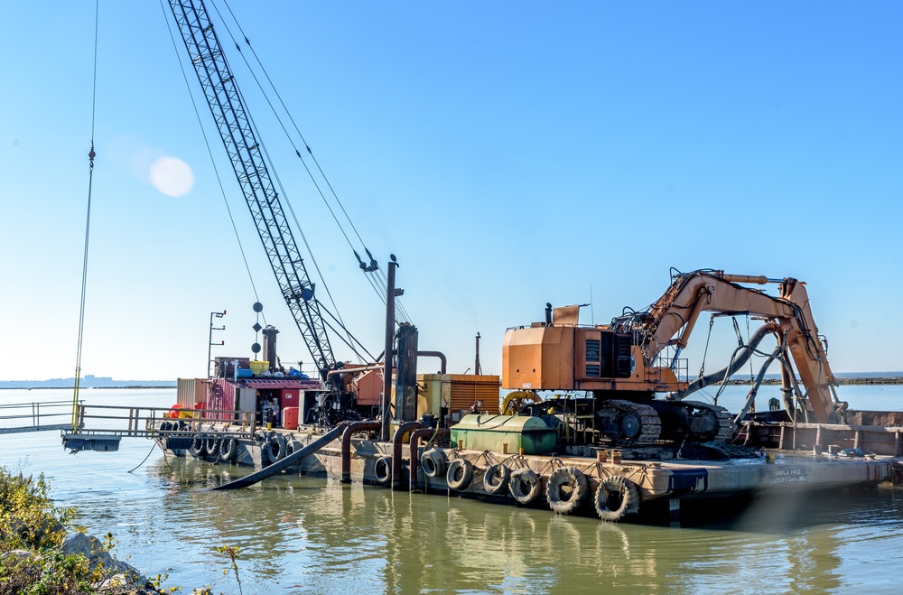 Cleveland Harbor dredging and pump-out