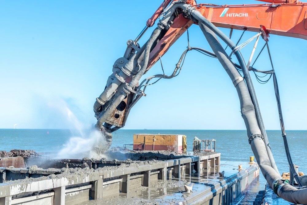 Toledo Harbor/Maumee River dredging - Fall 2020