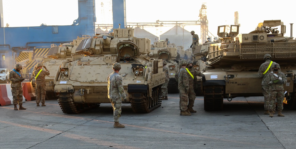 Soldiers From 15th Infantry Regiment Carry ‘Can Do’ Attitude to Port Operations