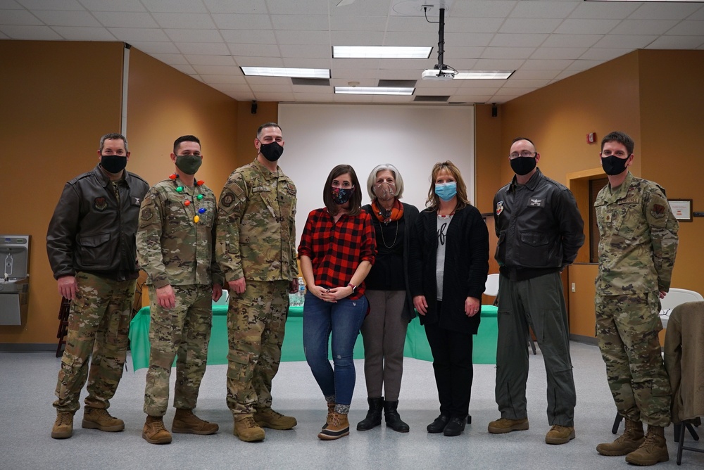 Deployed families receive free meals in holiday spirit