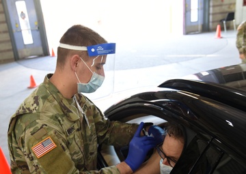 Arizona National Guard soldiers administer COVID-19 vaccine