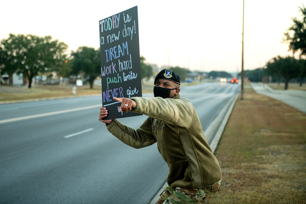 M&amp;FRC, senior NCOs spread holiday cheer at JBSA-Lackland