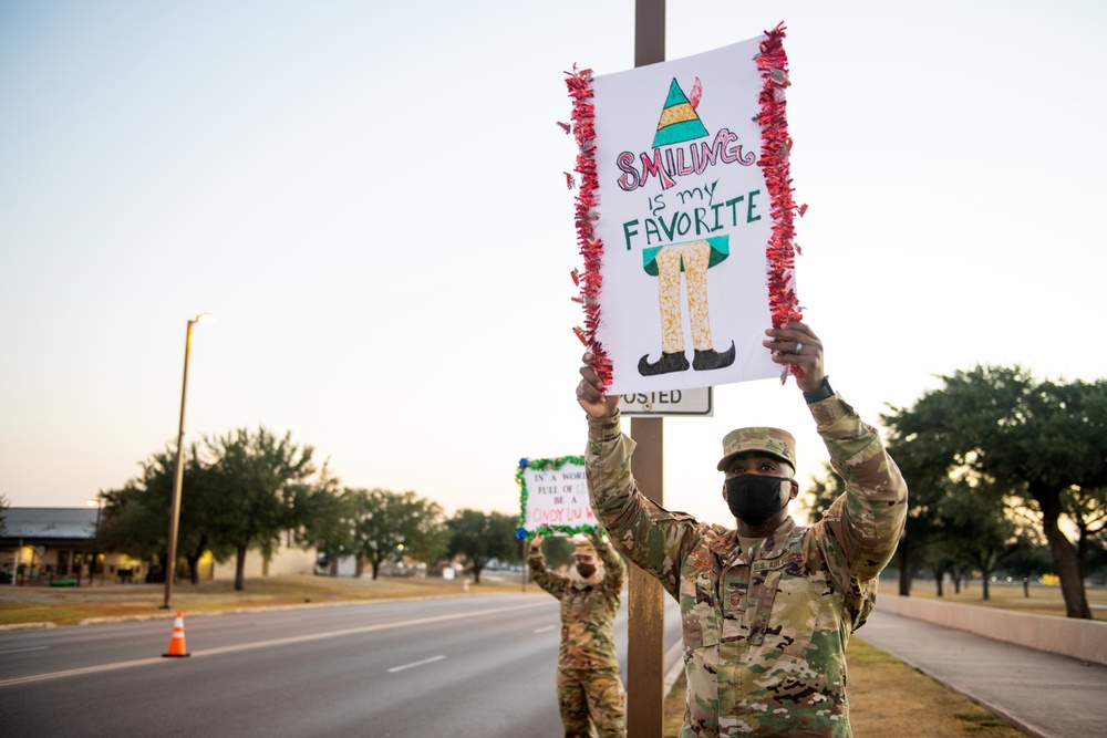 M&amp;FRC, senior NCOs spread holiday cheer at JBSA-Lackland