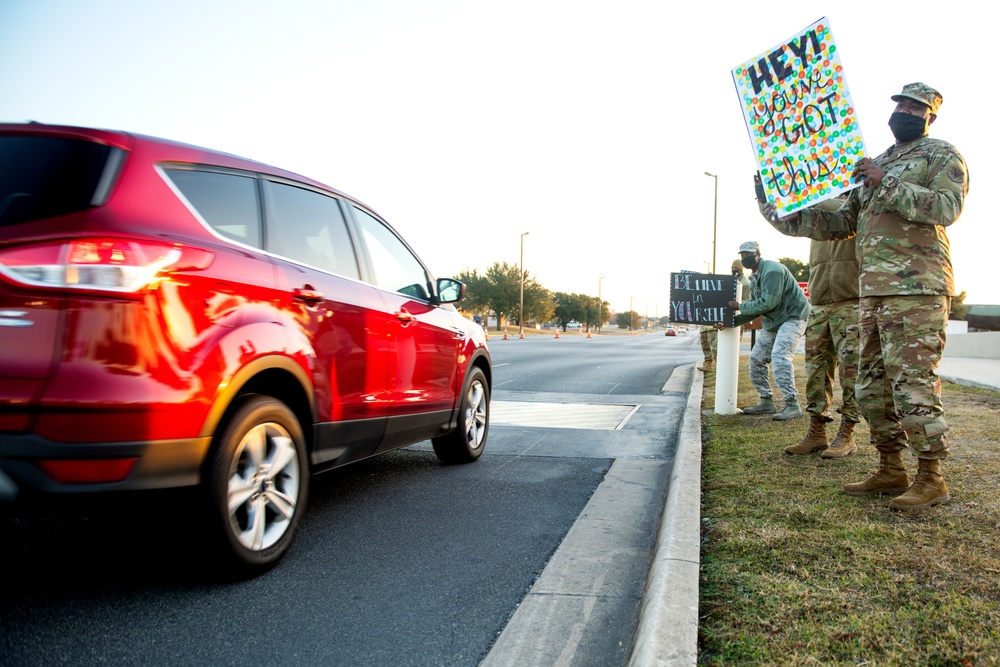 M&amp;FRC, senior NCOs spread holiday cheer at JBSA-Lackland