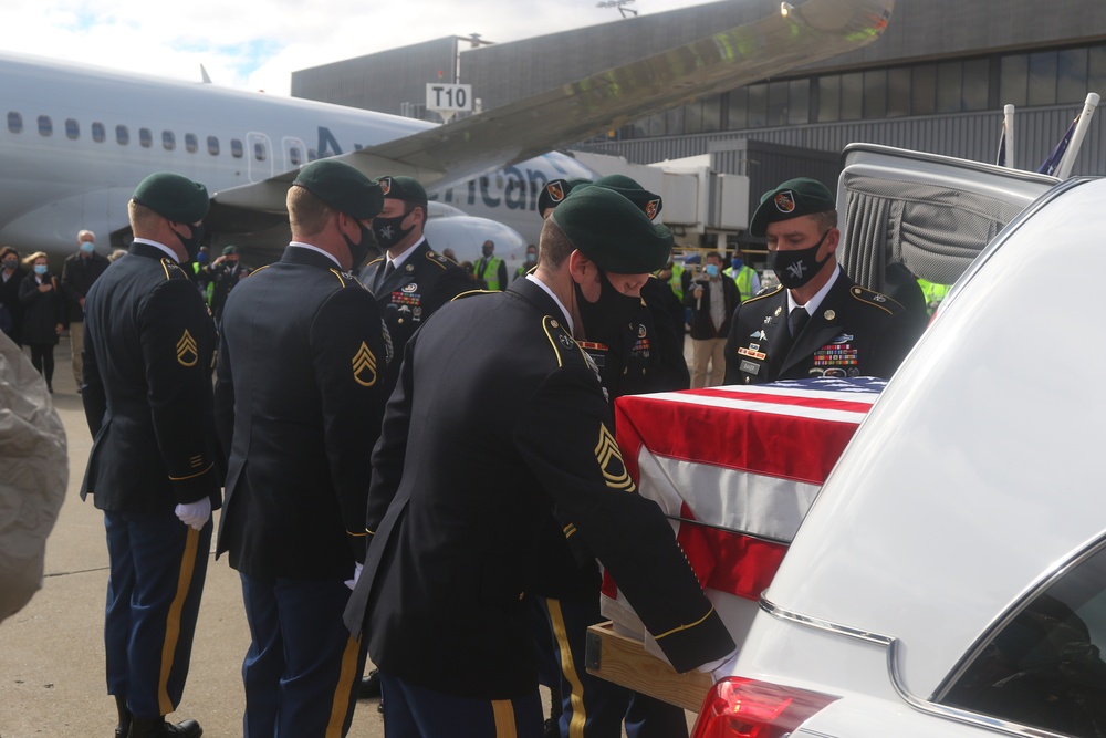 5th Special Forces Group (A) renders honors to MOH Recipient CSM(R) Bennie Adkins