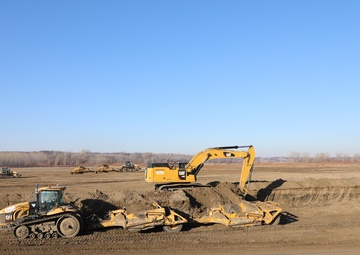 Hydraulic excavator on the L-594 levee