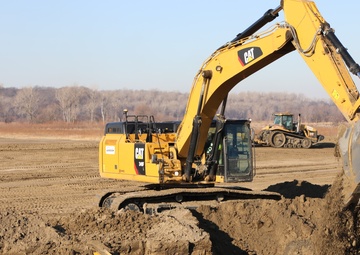 Hydraulic excavator on the L-594 levee