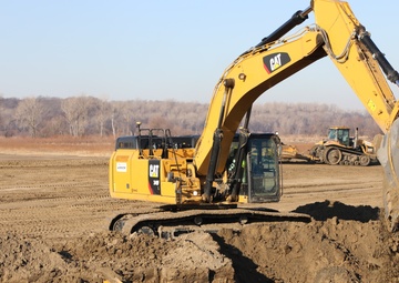 Hydraulic excavator on the L-594 levee