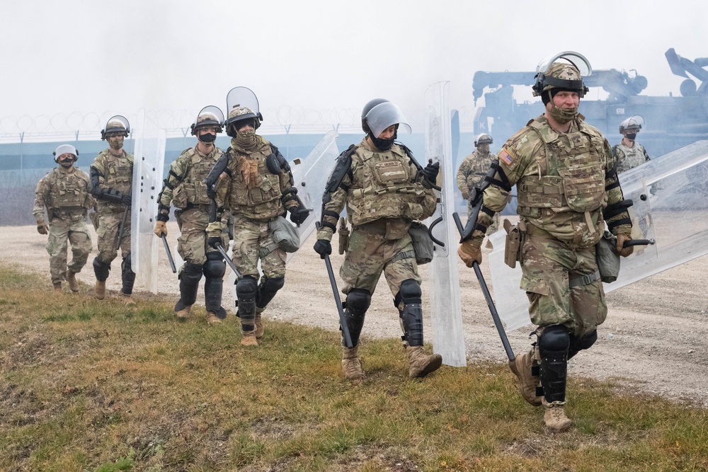 U.S. and Ukrainian troops conduct freedom of maneuver training