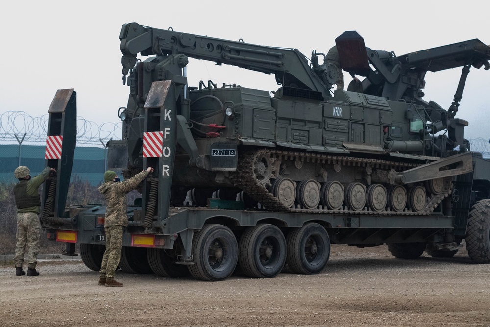 U.S. and Ukrainian troops conduct freedom of maneuver training