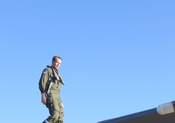 494th FS weapons officer receives the USAF Weapons School Robbie Risner Award