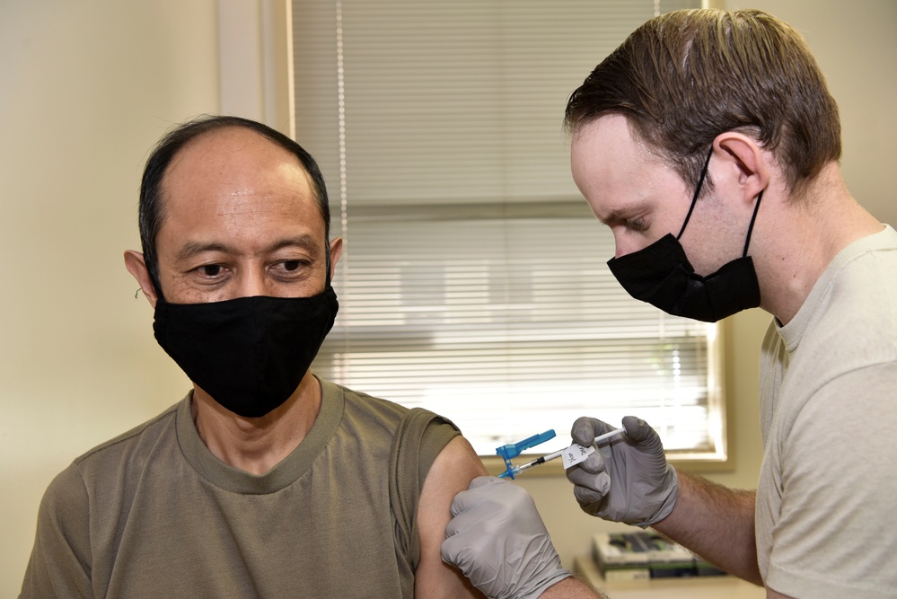 Col. Cachuela, PACAF Command Surgeon, Receives COVID-19 Vaccine