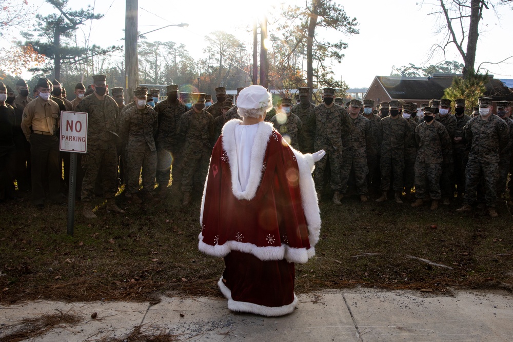 Mrs. Claus brings the Christmas spirit to 10th Marines