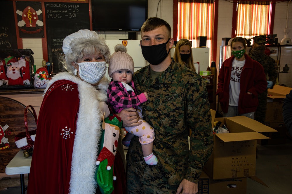 Mrs. Claus brings the Christmas spirit to 10th Marines