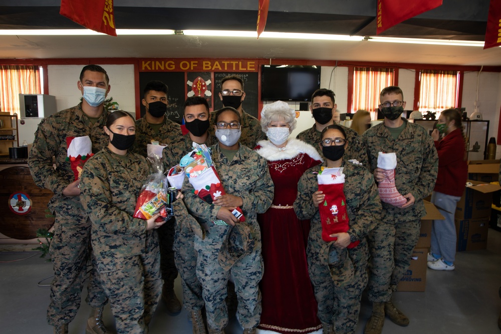 Mrs. Claus brings the Christmas spirit to 10th Marines