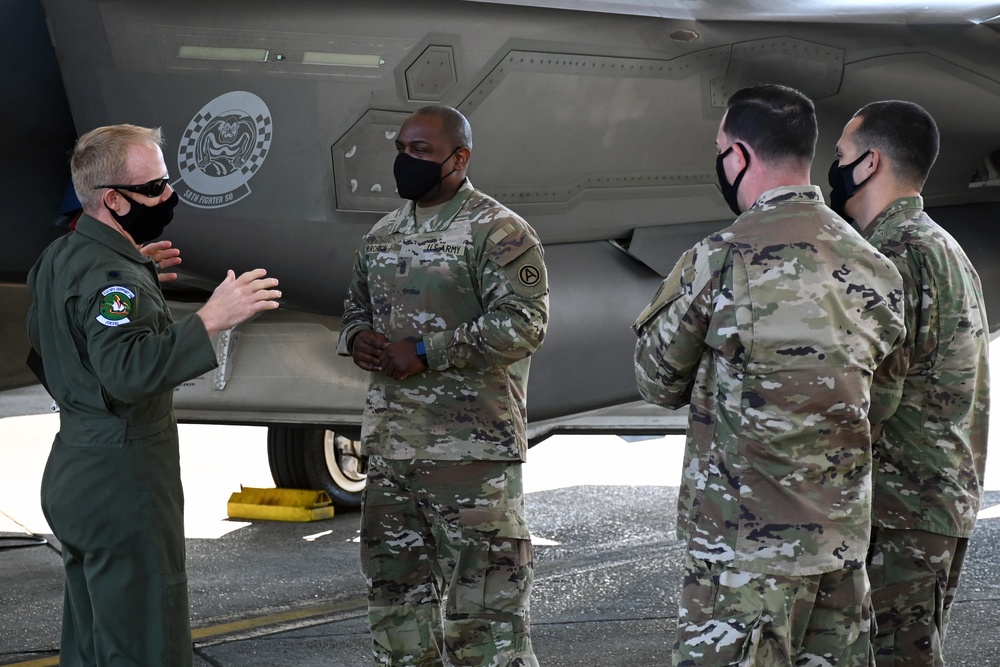 Army ground liaison officers advance pilot training with realistic scenarios