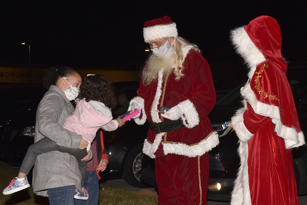 Robins AFB Chapel hosts Christmas Tree Lighting