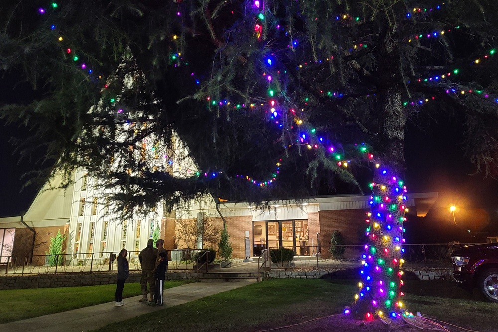 Robins AFB Chapel hosts Christmas Tree Lighting