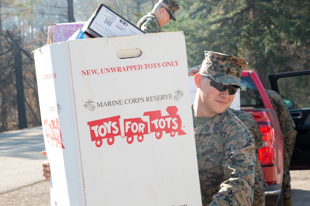Marines Give Back to Their Community After Wildfires