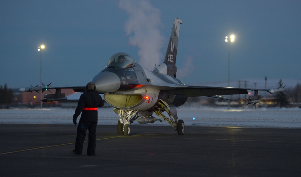 Eielson AFB team exercises rapid combat readiness, demonstrates arctic ability