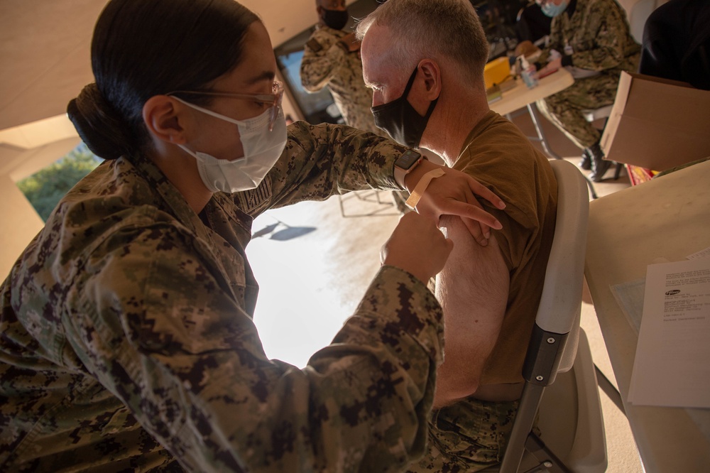 NMCSD's Commanding Officer receives COVID-19 Vaccine