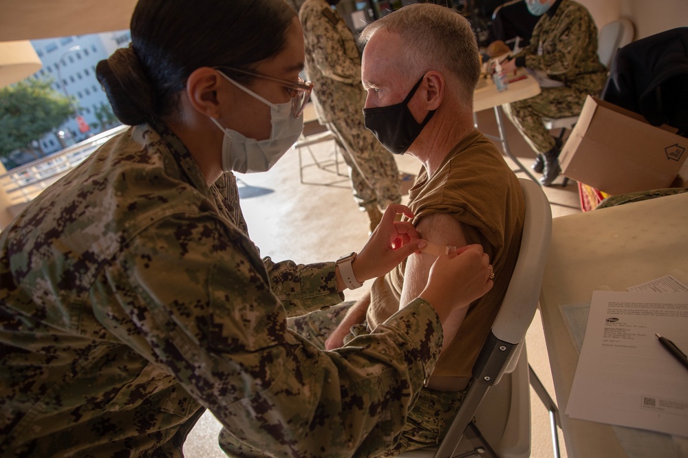 NMCSD's Commanding Officer receives COVID-19 Vaccine