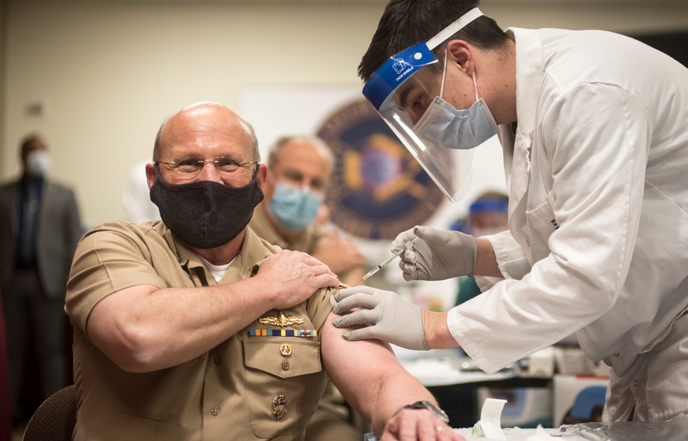 CNO, MCPON, Navy Surgeon General Receive COVID-19 Vaccine