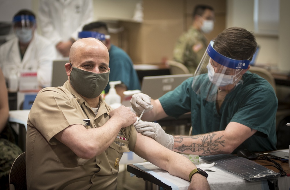 CNO, MCPON, Navy Surgeon General Receive COVID-19 Vaccine