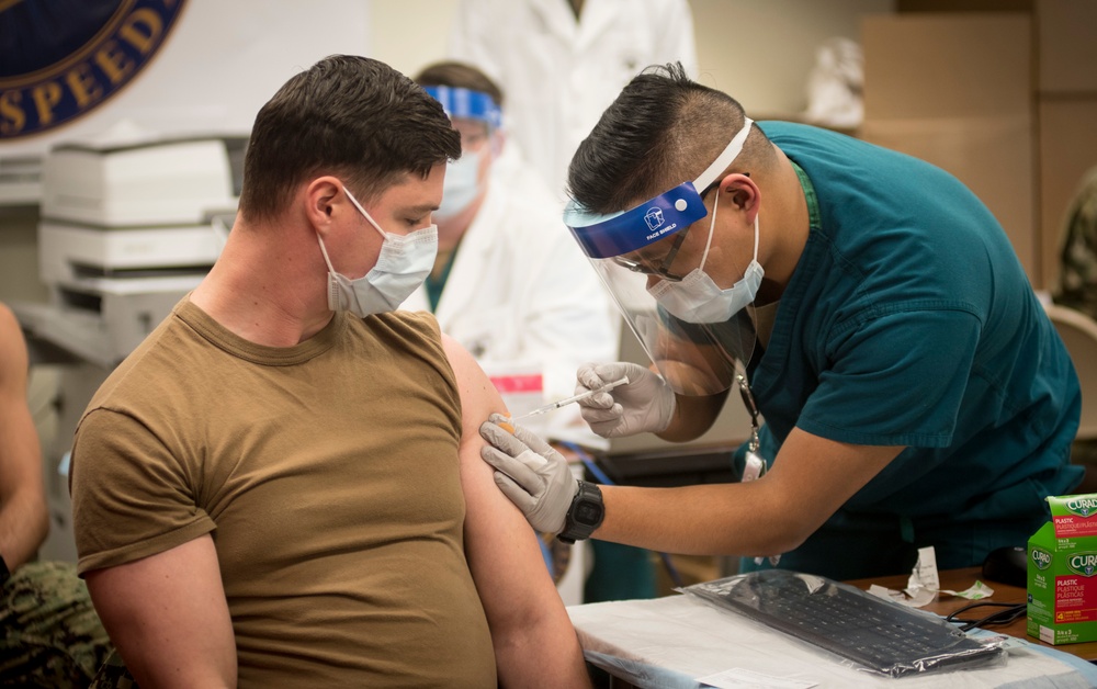 CNO, MCPON, Navy Surgeon General Receive COVID-19 Vaccine