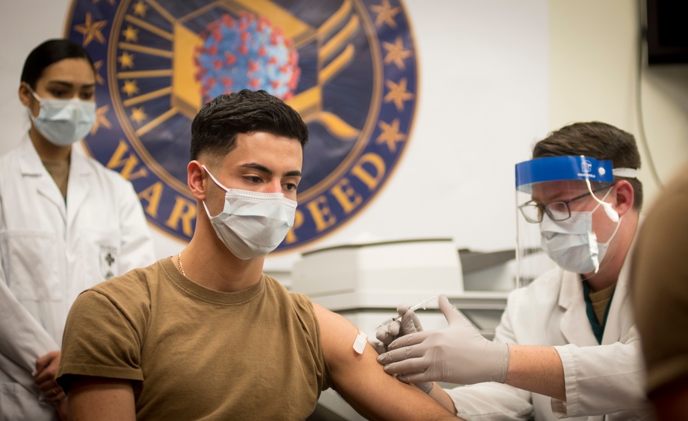 CNO, MCPON, Navy Surgeon General Receive COVID-19 Vaccine