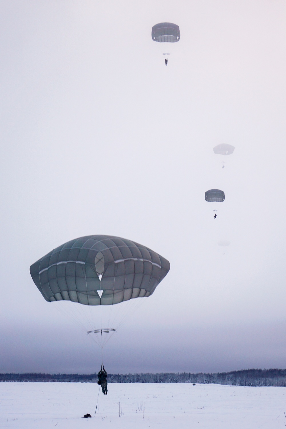 Marine aircraft support Army paratroopers