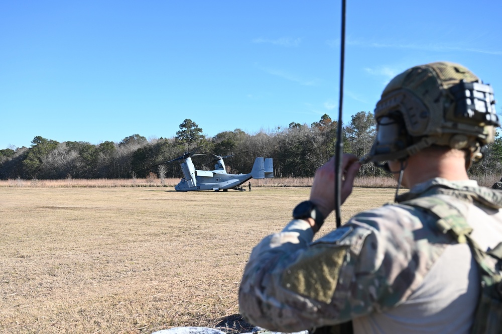 165th ASOS Airmen perform readiness training with Marine Medium Tiltrotor Squadron 261 Marines in Georgia