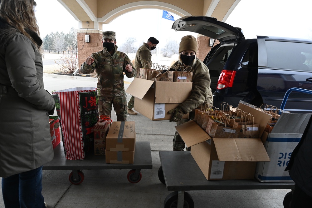 North Dakota National Guard Members Deliver Gifts to ND Veterans Home Residents