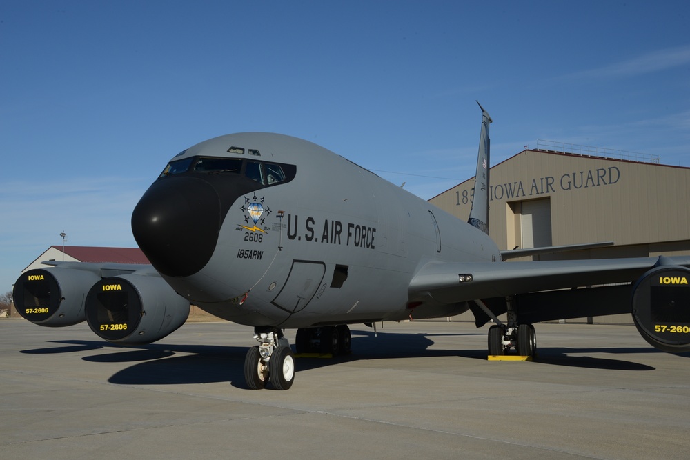 Iowa KC-135 75th nose art