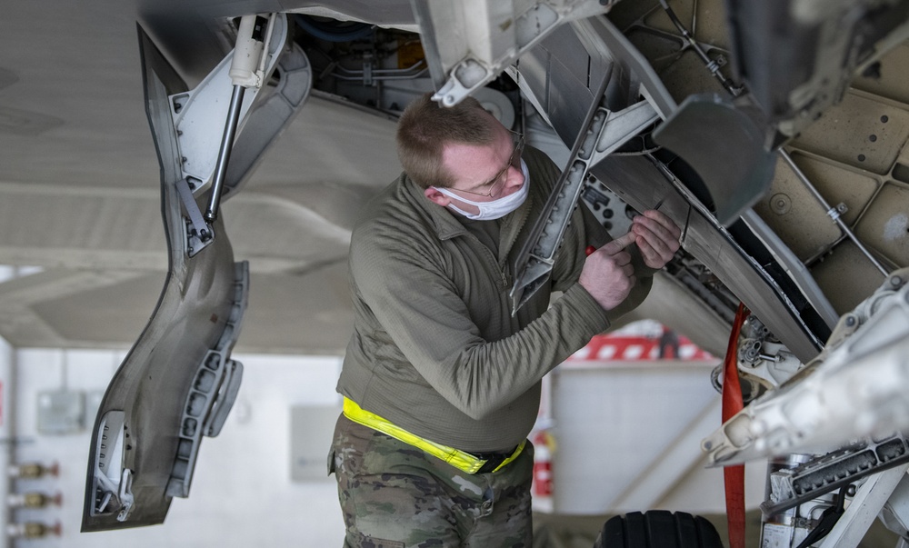 Weapons free:  F-22 loadcrew competition